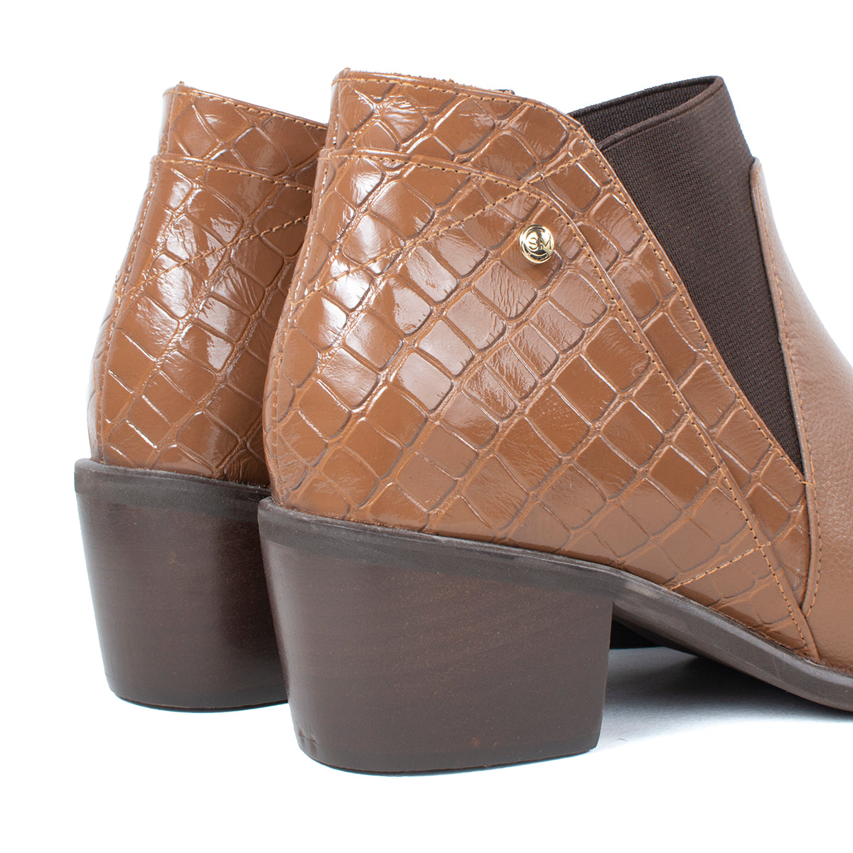 Botines de cuero color coñac con textura croco en talón