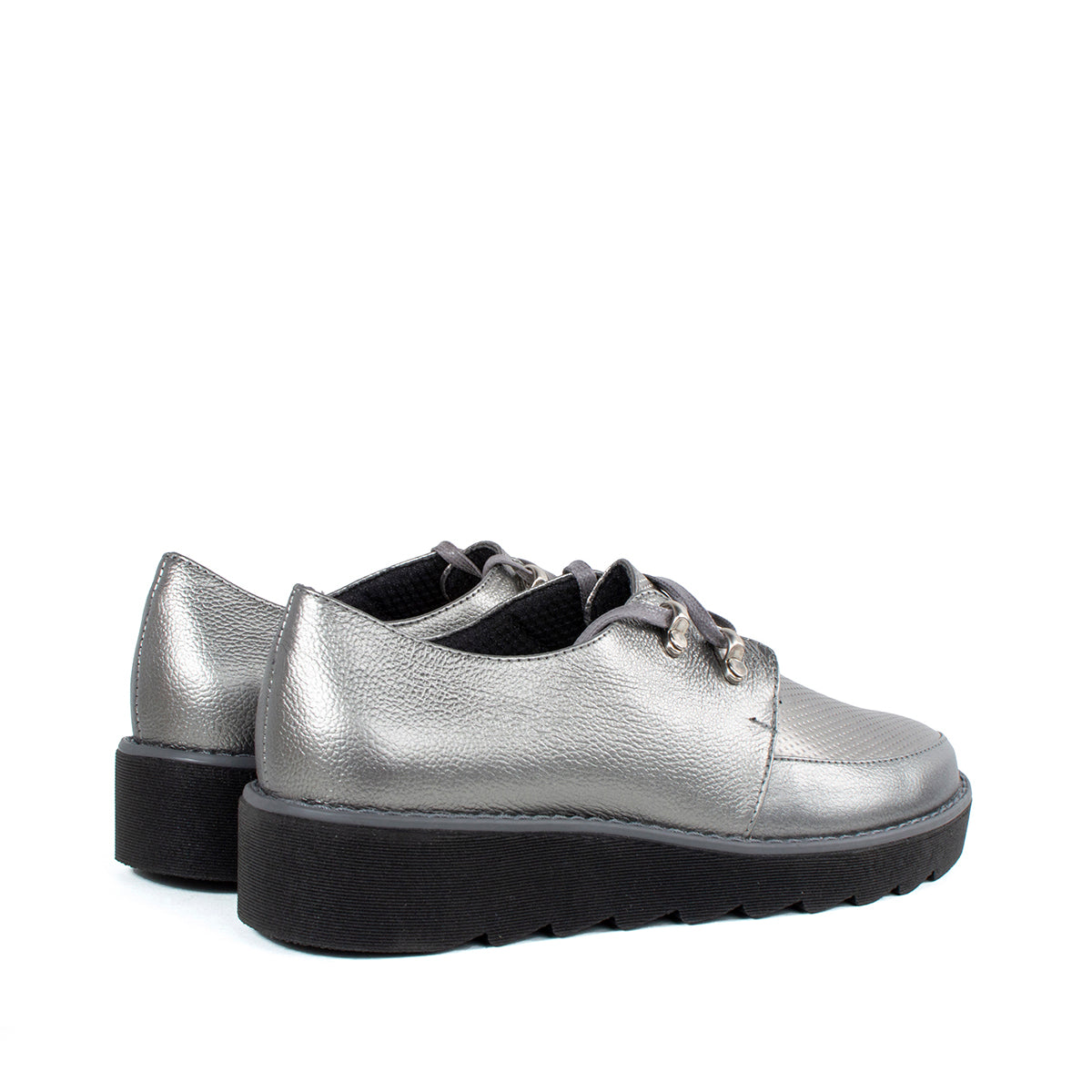 Ataduras de cuero color plata