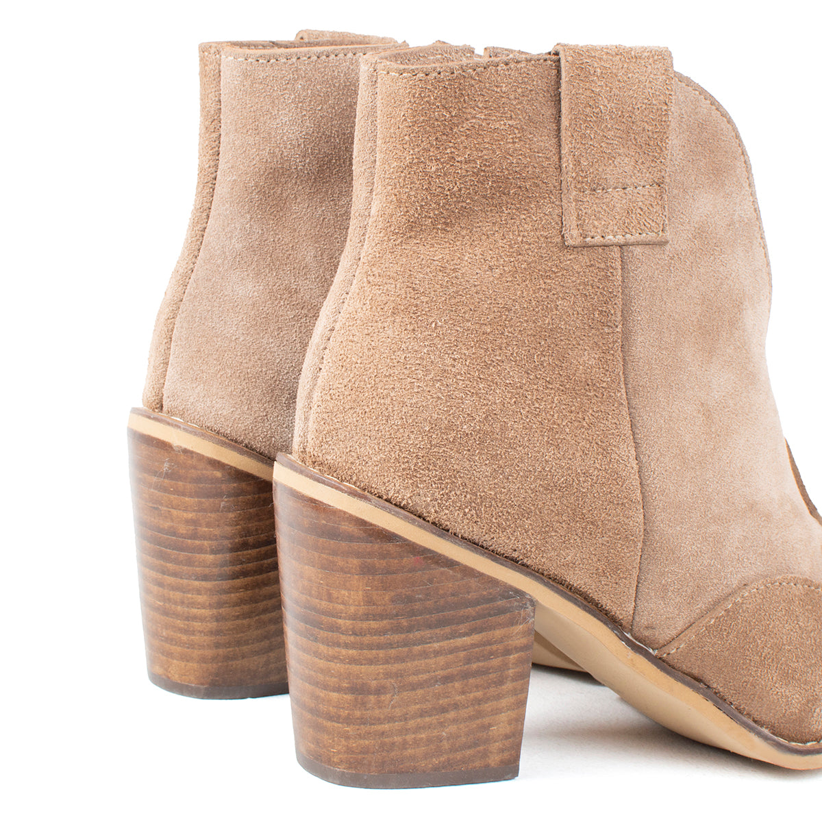 Botines texanos de cuero carnaza color taupe