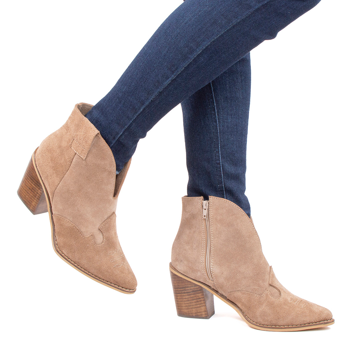 Botines texanos de cuero carnaza color taupe