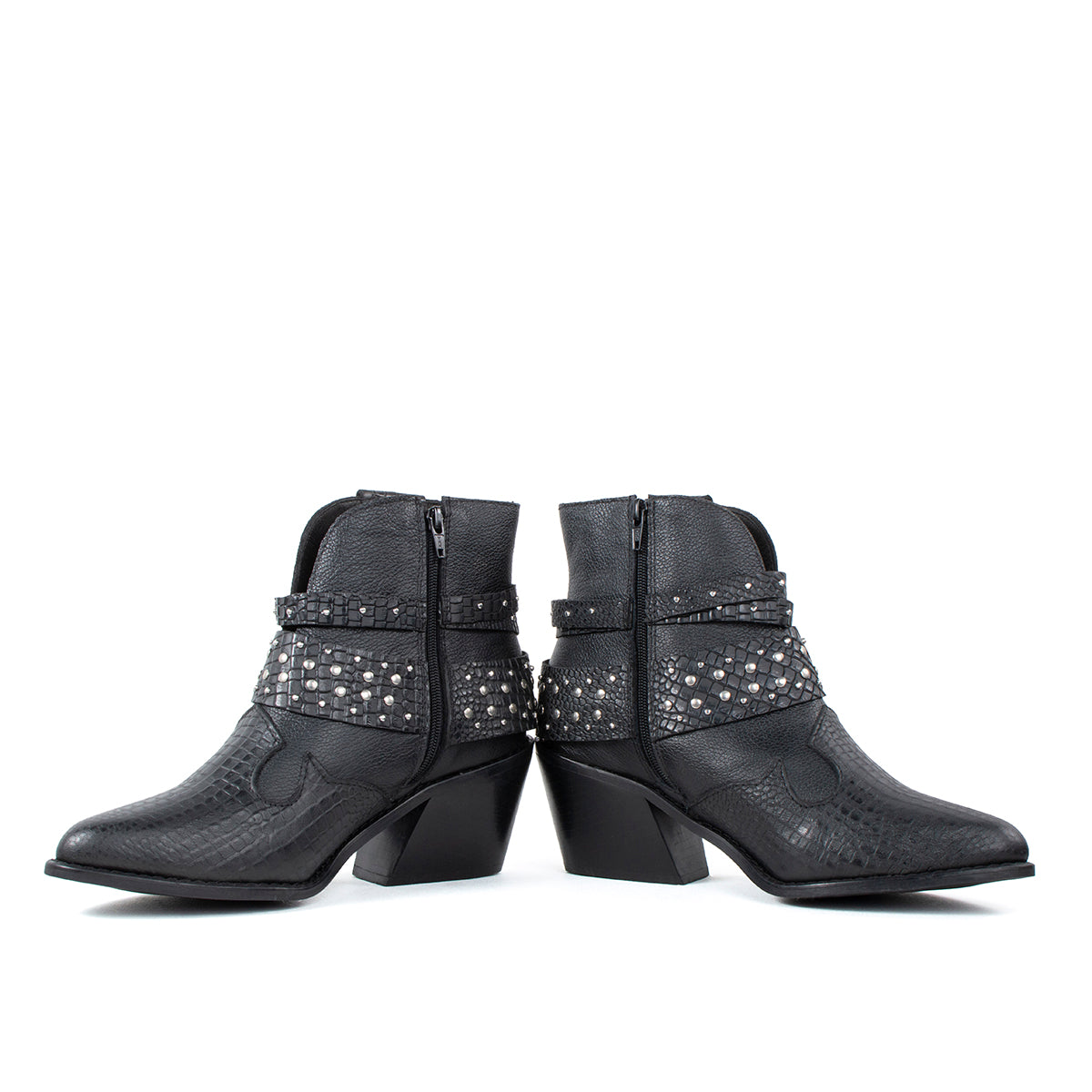 Botines texanos de cuero color negro con correas