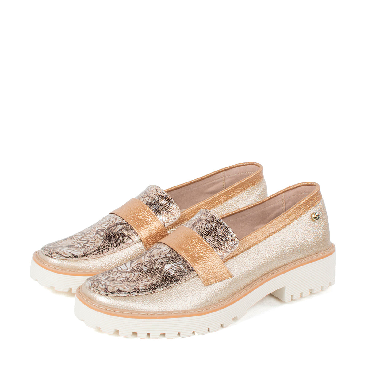 Mocasines de cuero color dorado con estampado arabesco