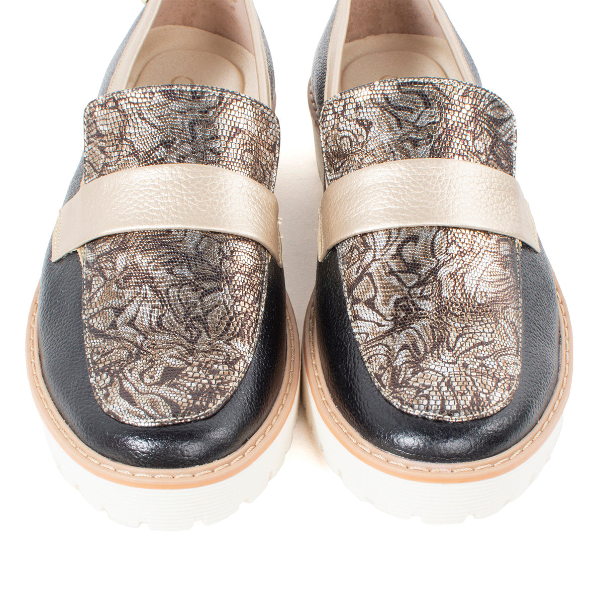 Mocasines de cuero color negro con estampado arabesco