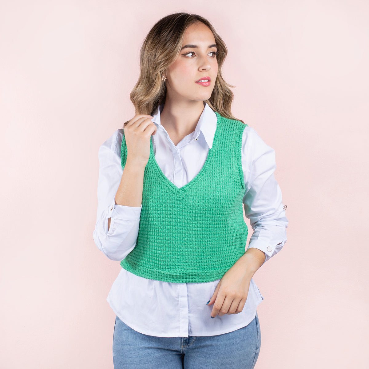 Camisa blanca + chaleco teijo color verde