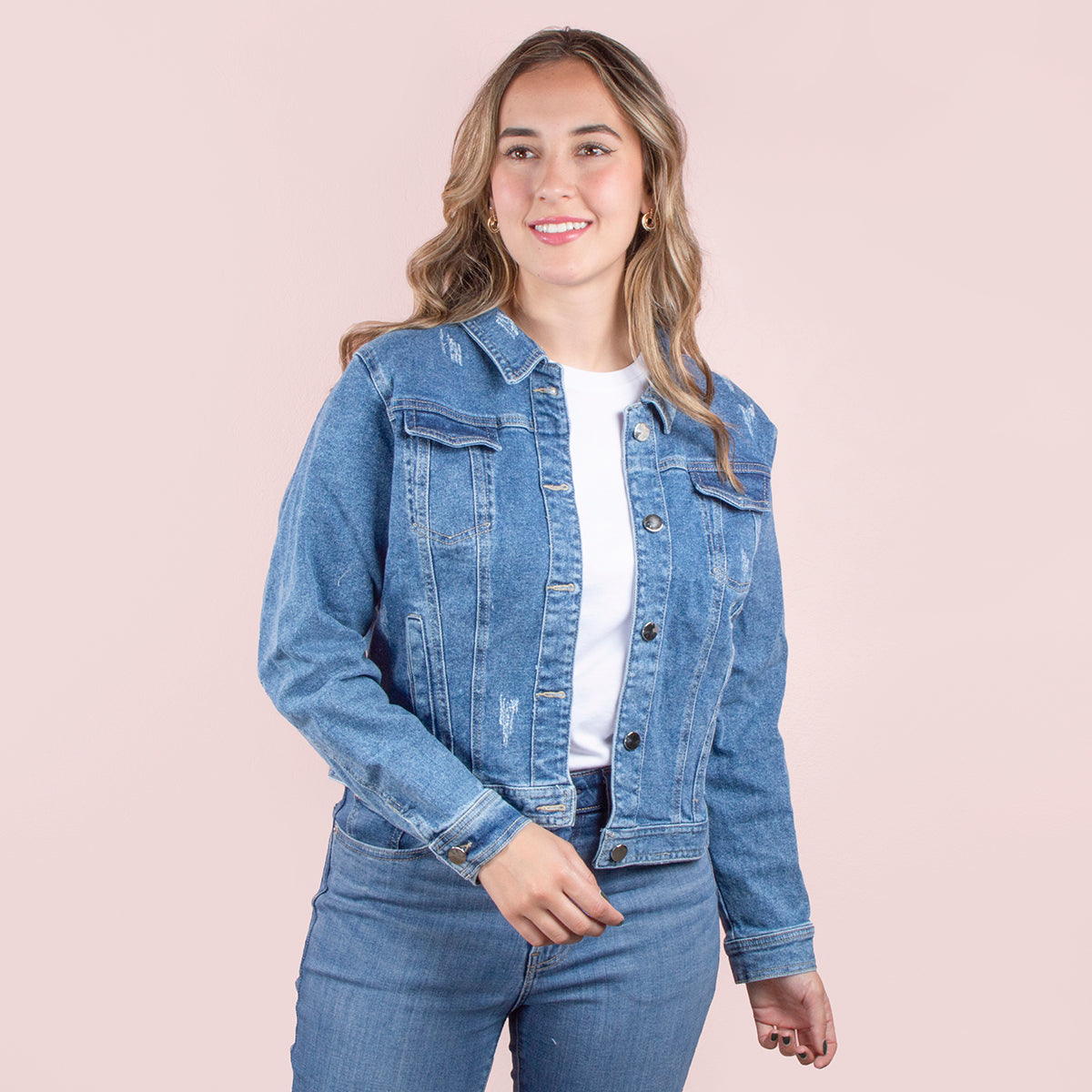 Chaqueta de jean color azul con estampado en parte trasera