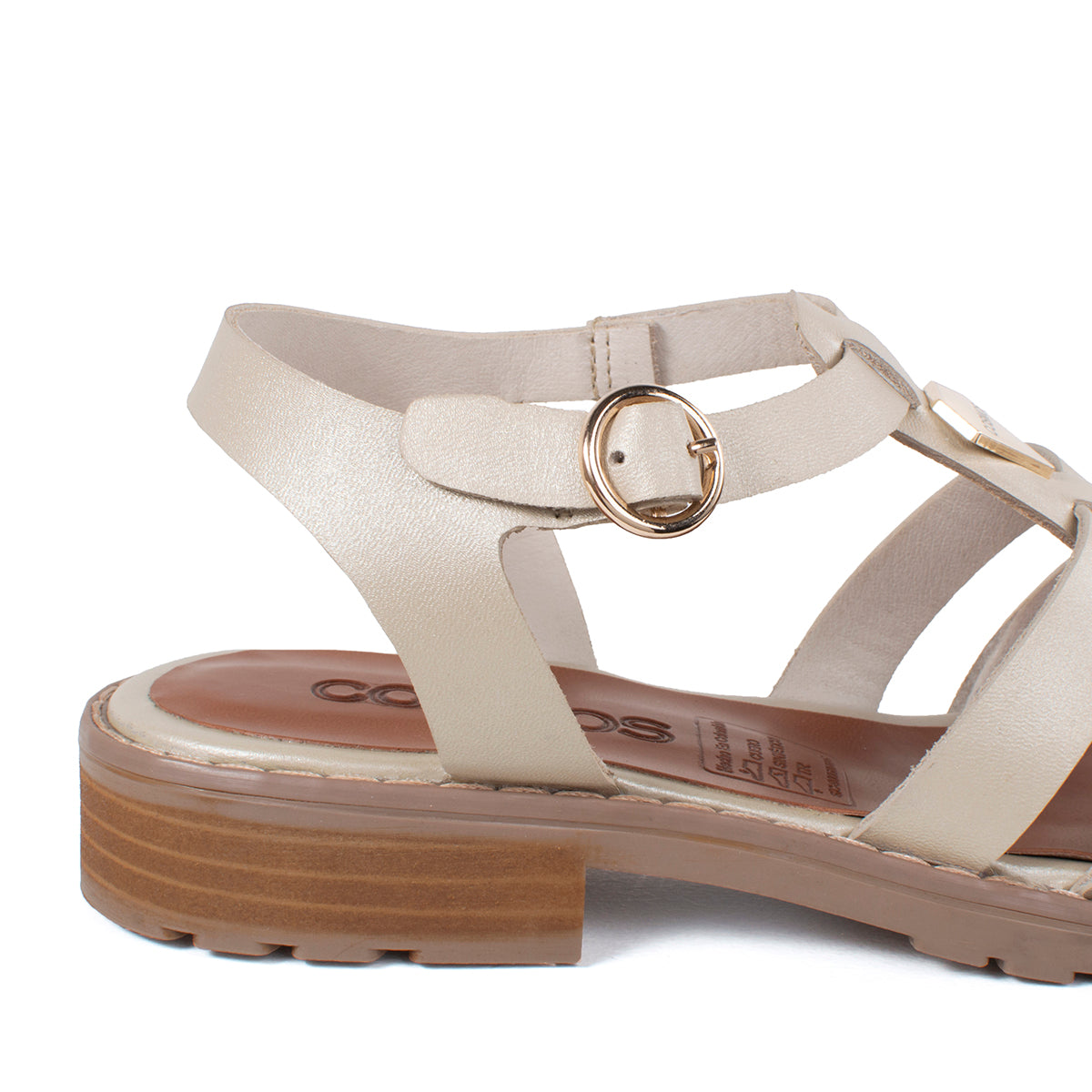 Sandalias planas de cuero color dorado