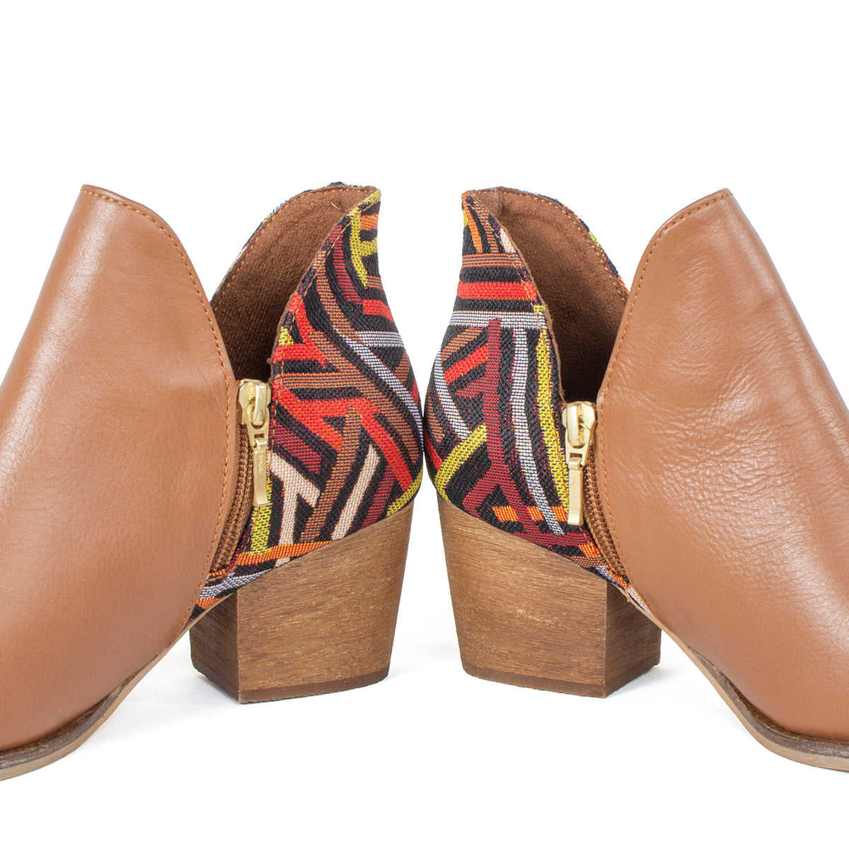 Botines texanos en cuero color miel con talón tejido