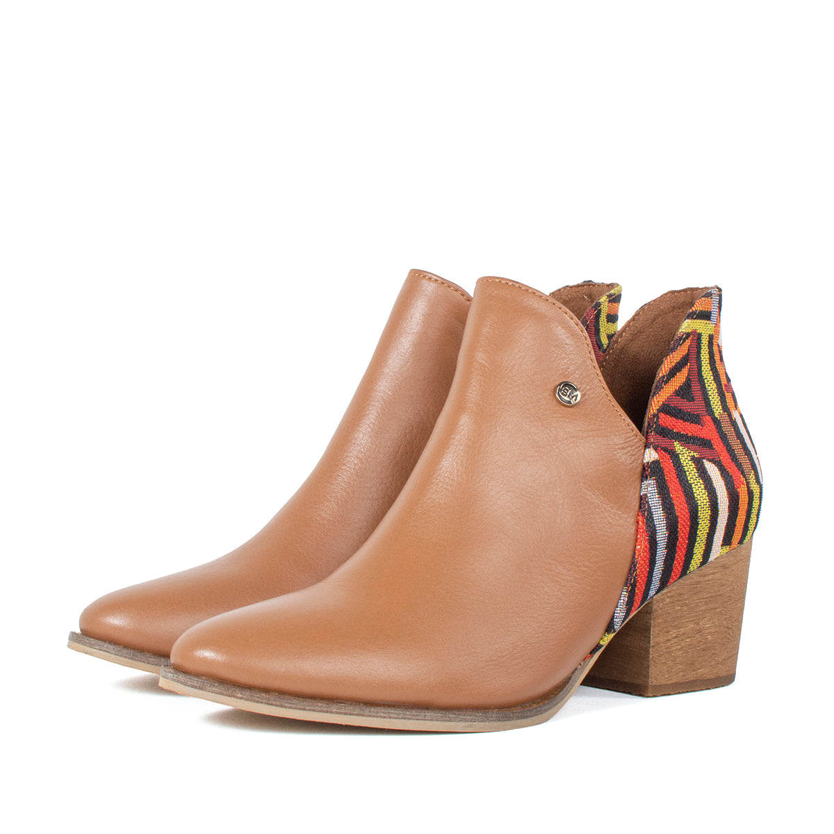 Botines texanos en cuero color miel con talón tejido