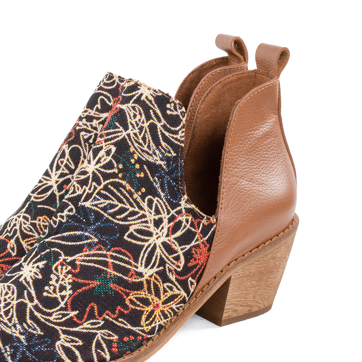 Botines con talón de cuero y capellada textil color estampado