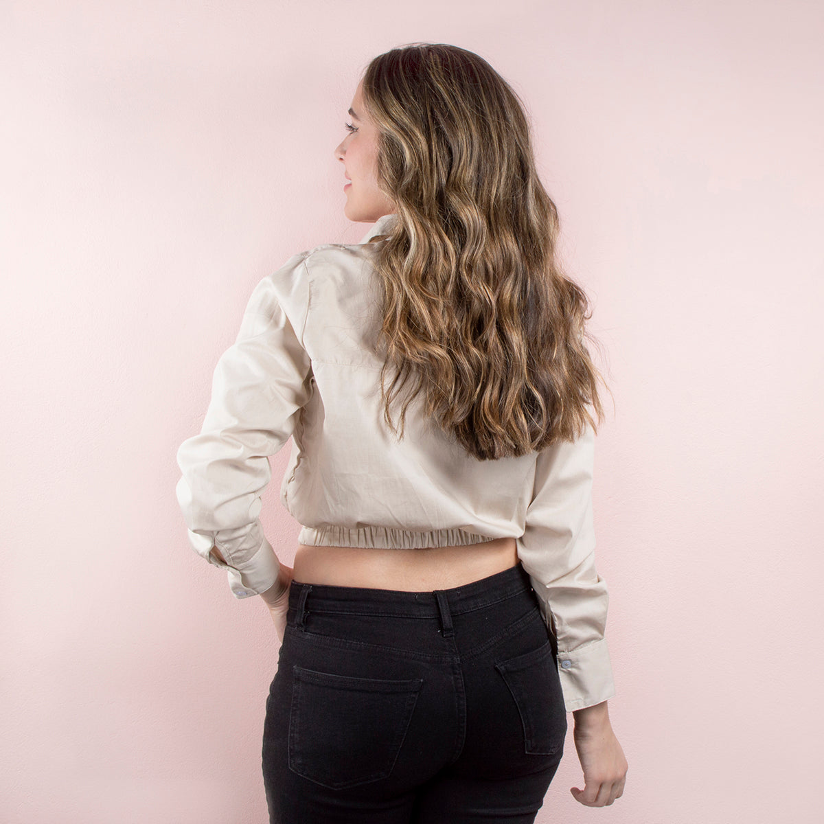 Blusa corta de manga larga color beige