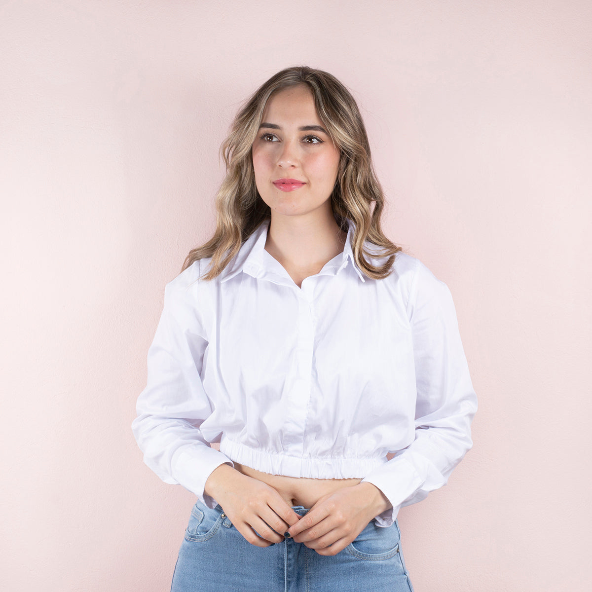 Blusa corta de manga larga color blanco
