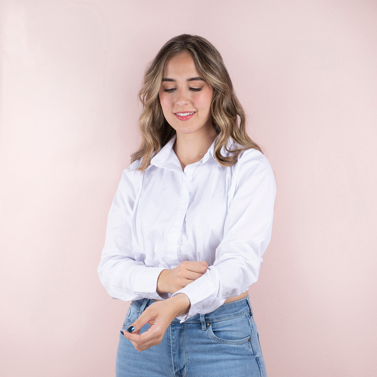 Blusa corta de manga larga color blanco