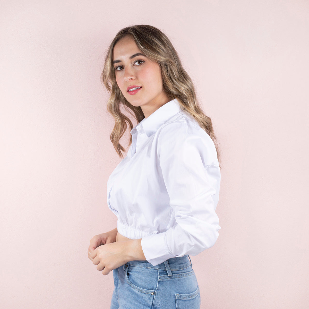 Blusa corta de manga larga color blanco