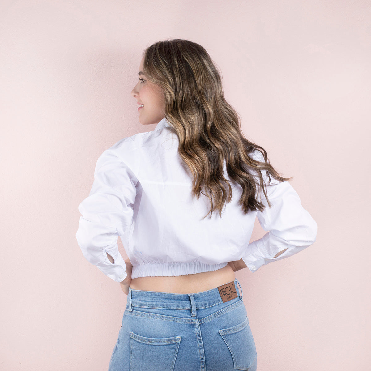 Blusa corta de manga larga color blanco