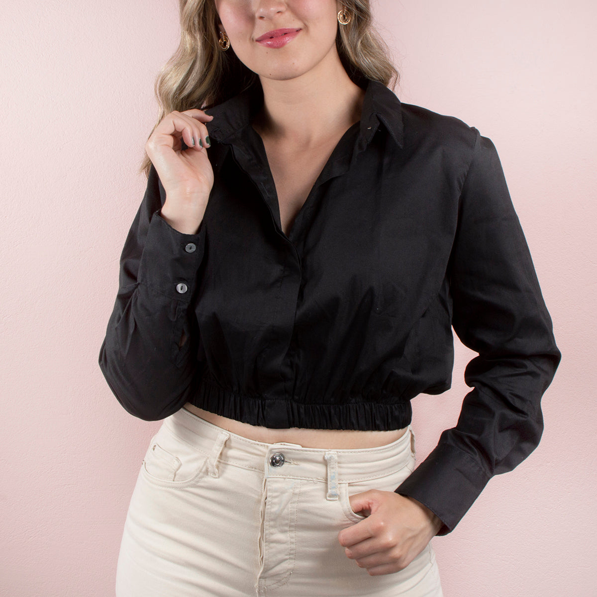 Blusa corta de manga larga color negro