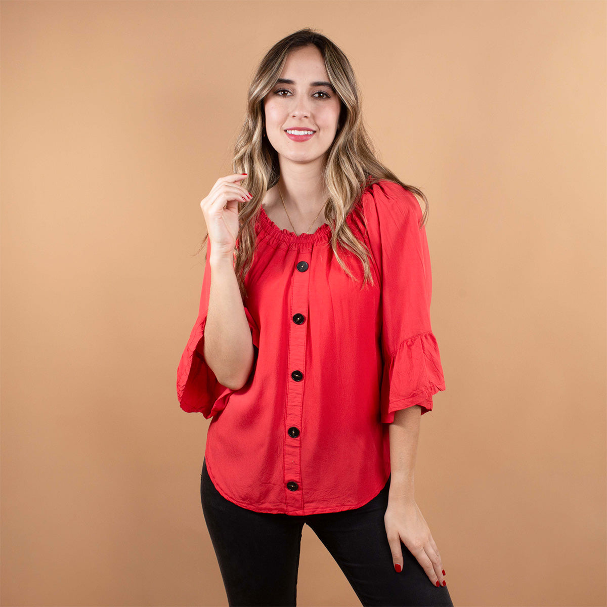 Blusa color rojo con botones y manga larga