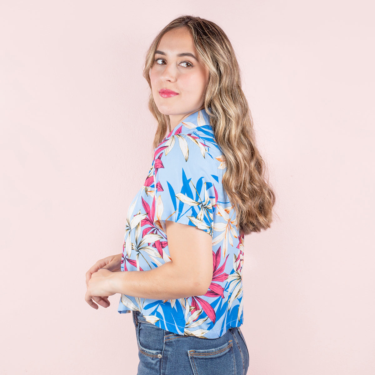 Camisa holgada color azul estampada