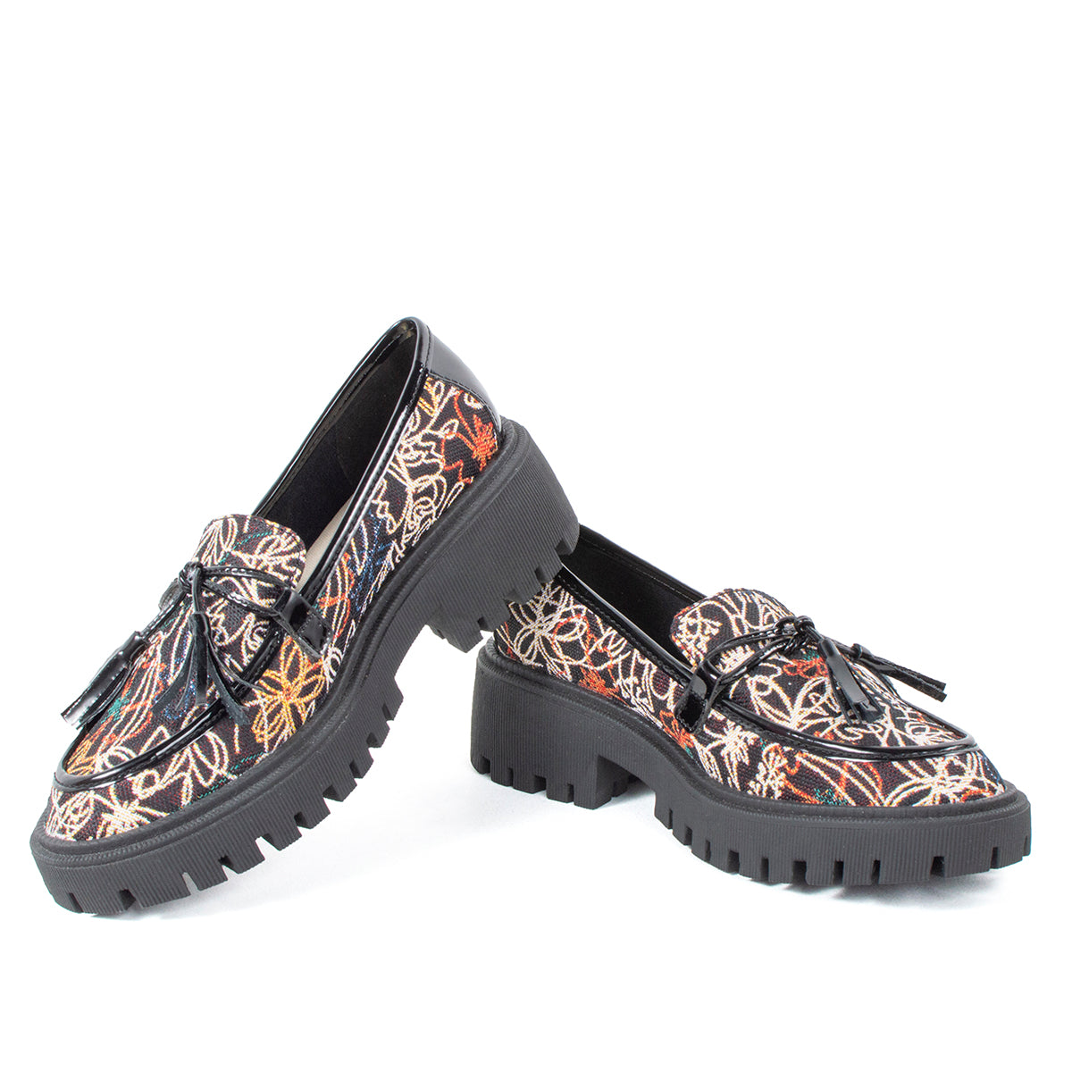 Mocasines con tejido color negro y arabescos