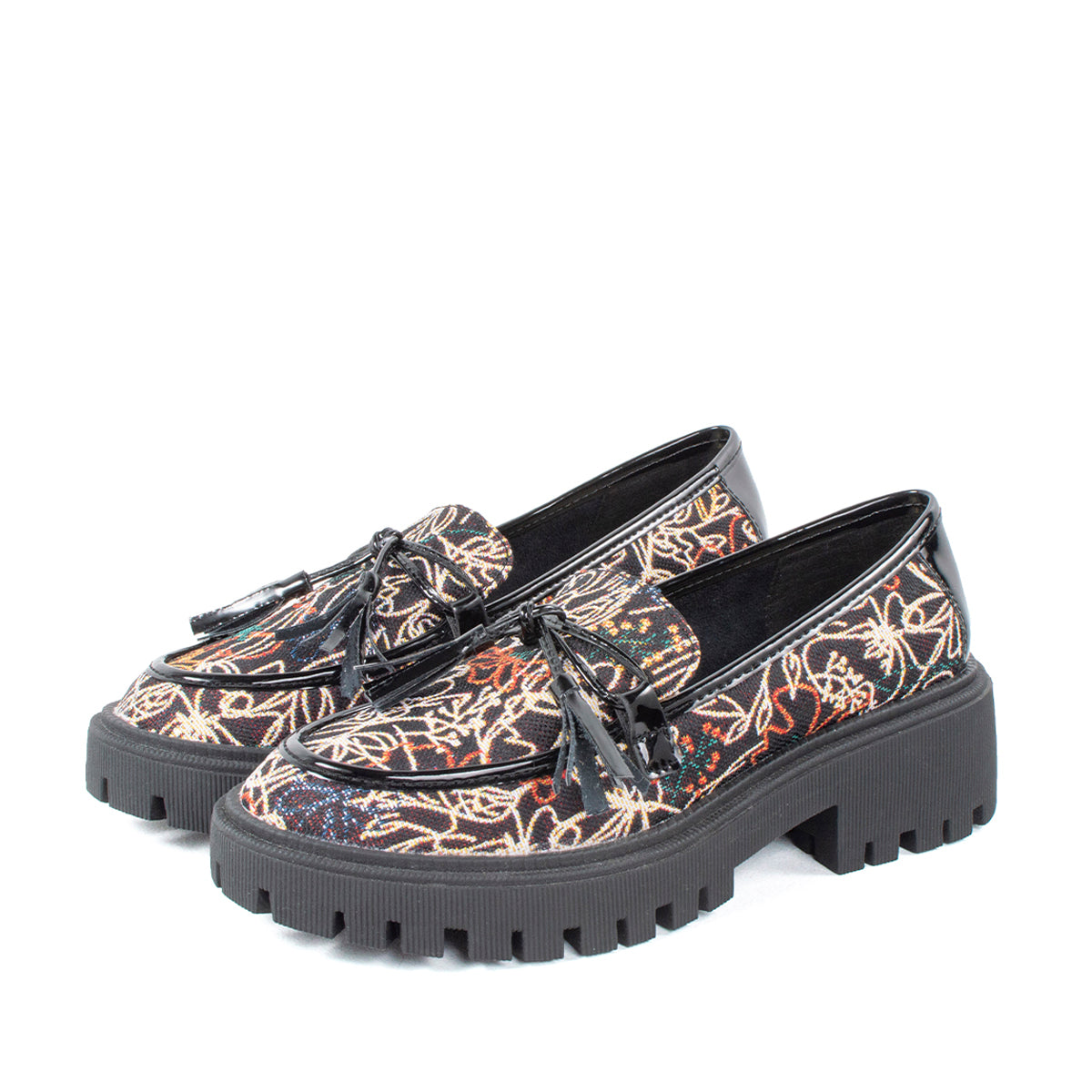 Mocasines con tejido color negro y arabescos