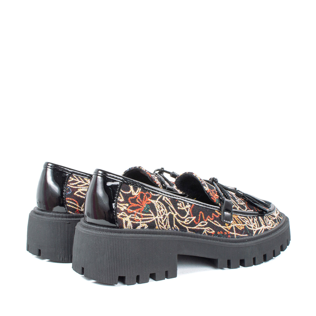 Mocasines con tejido color negro y arabescos