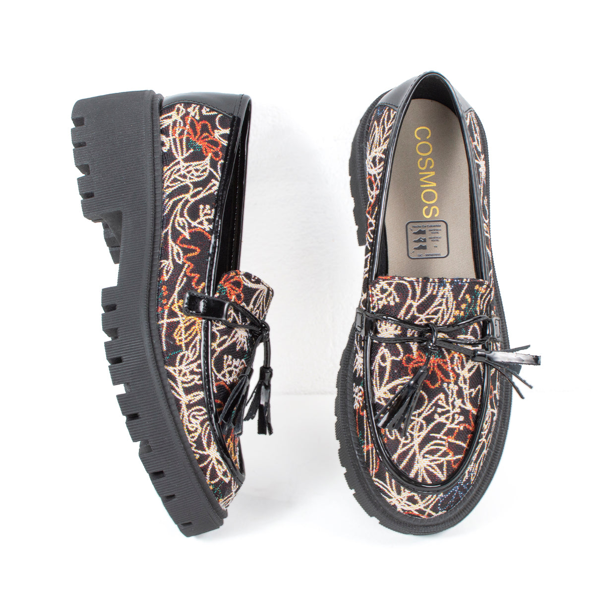 Mocasines con tejido color negro y arabescos