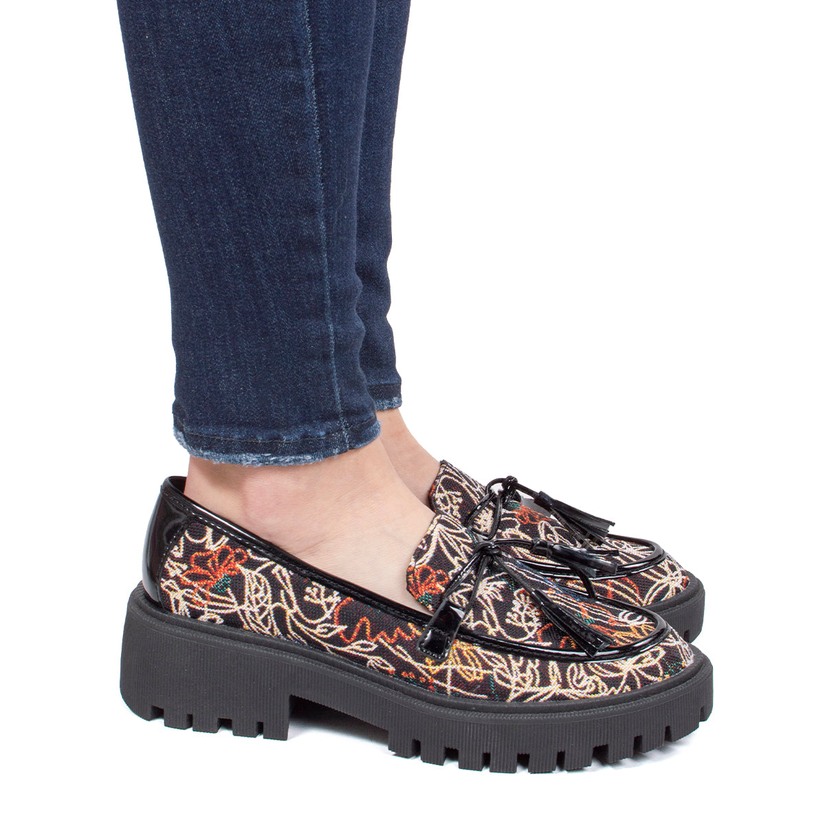Mocasines con tejido color negro y arabescos