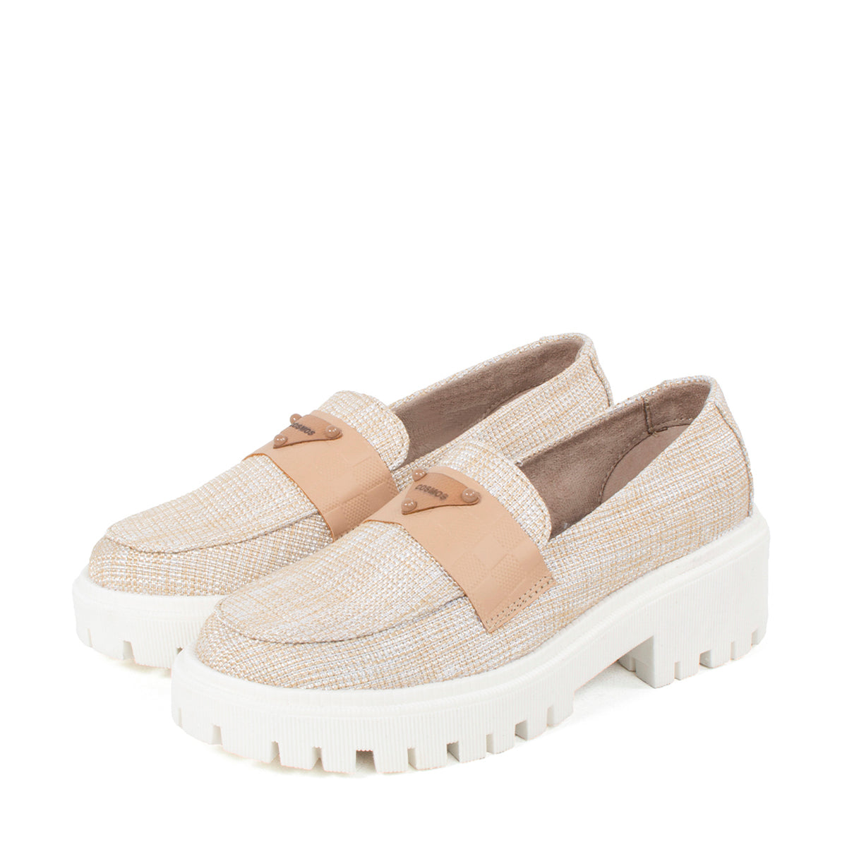 Mocasines de tejido color arena y suela blanca