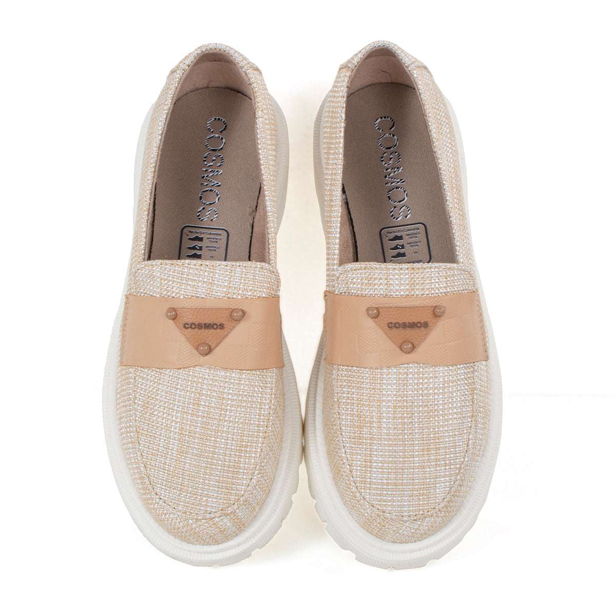 Mocasines de tejido color arena y suela blanca