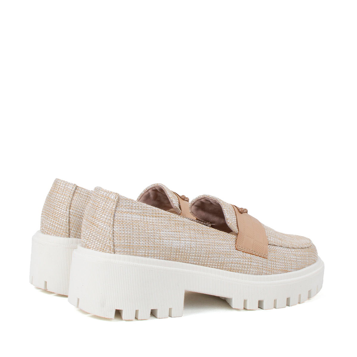 Mocasines de tejido color arena y suela blanca