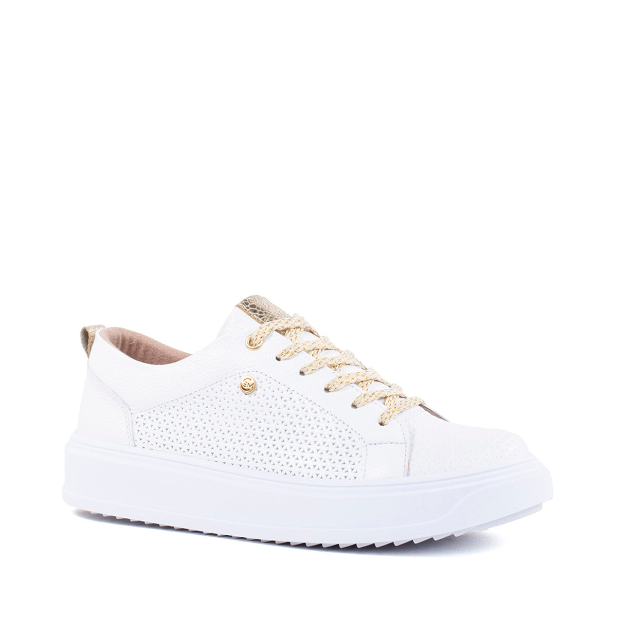 Tenis deportivos de cuero color blanco con texturizado