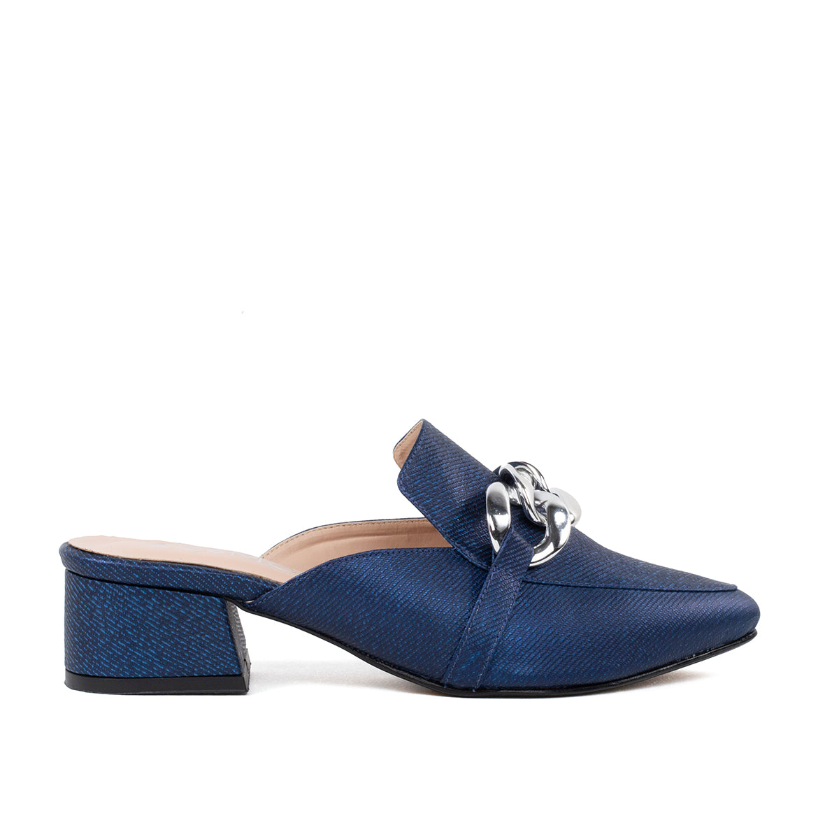 Suecos de cuero color azul con hebilla plateada