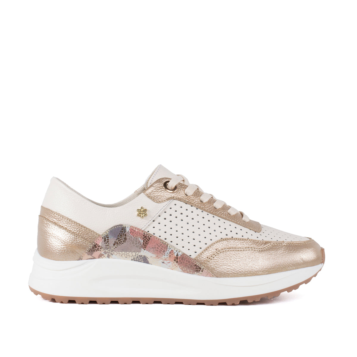 Tenis casuales de cuero color talco con laterales dorados