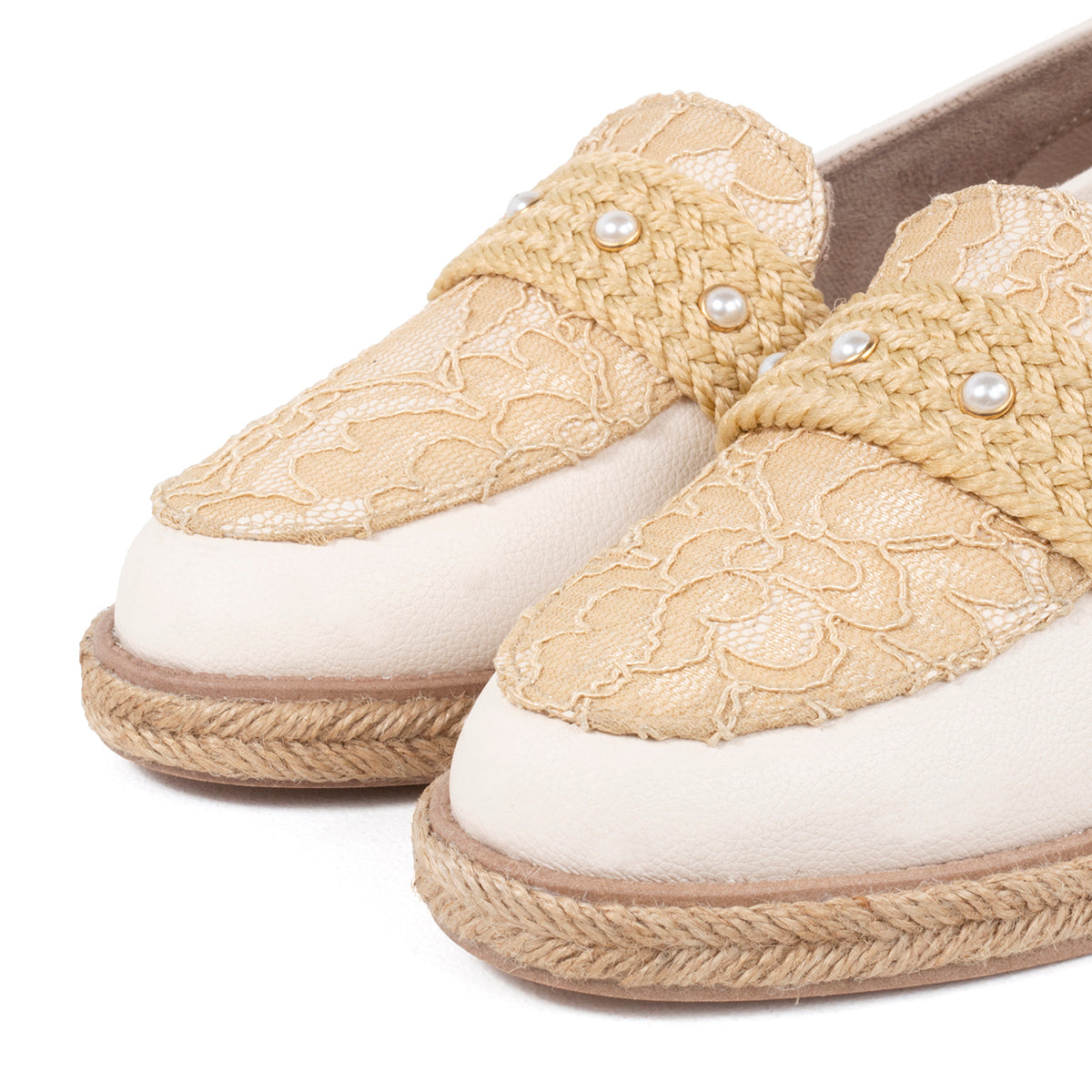 Mocasines color crema con antifaz en yute