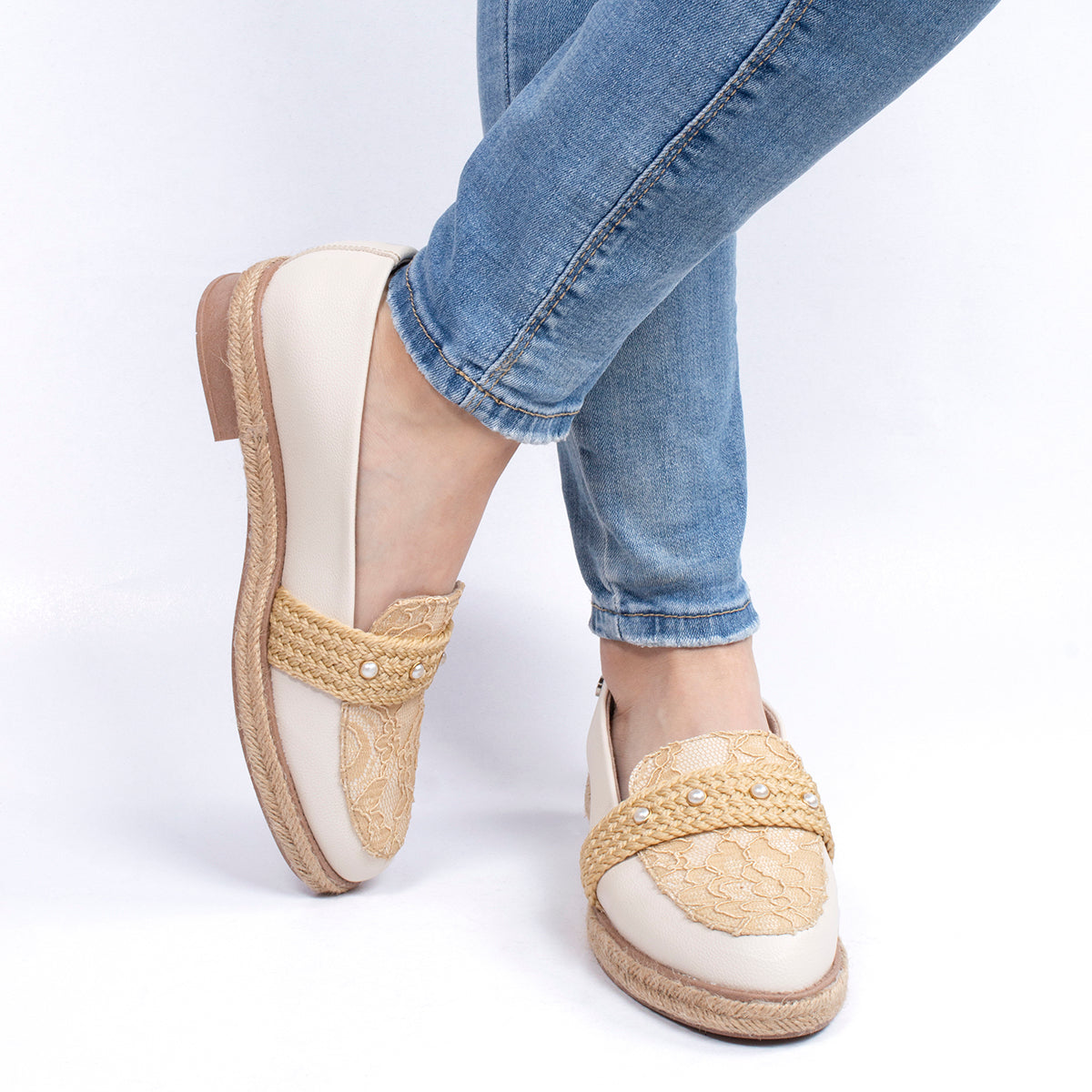 Mocasines color crema con antifaz en yute