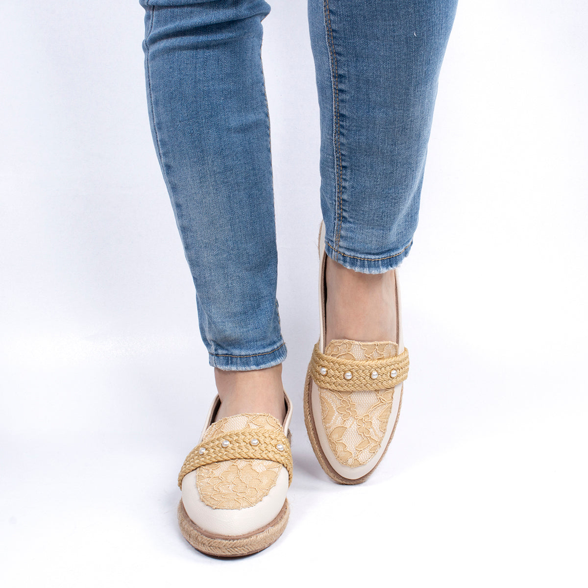 Mocasines color crema con antifaz en yute