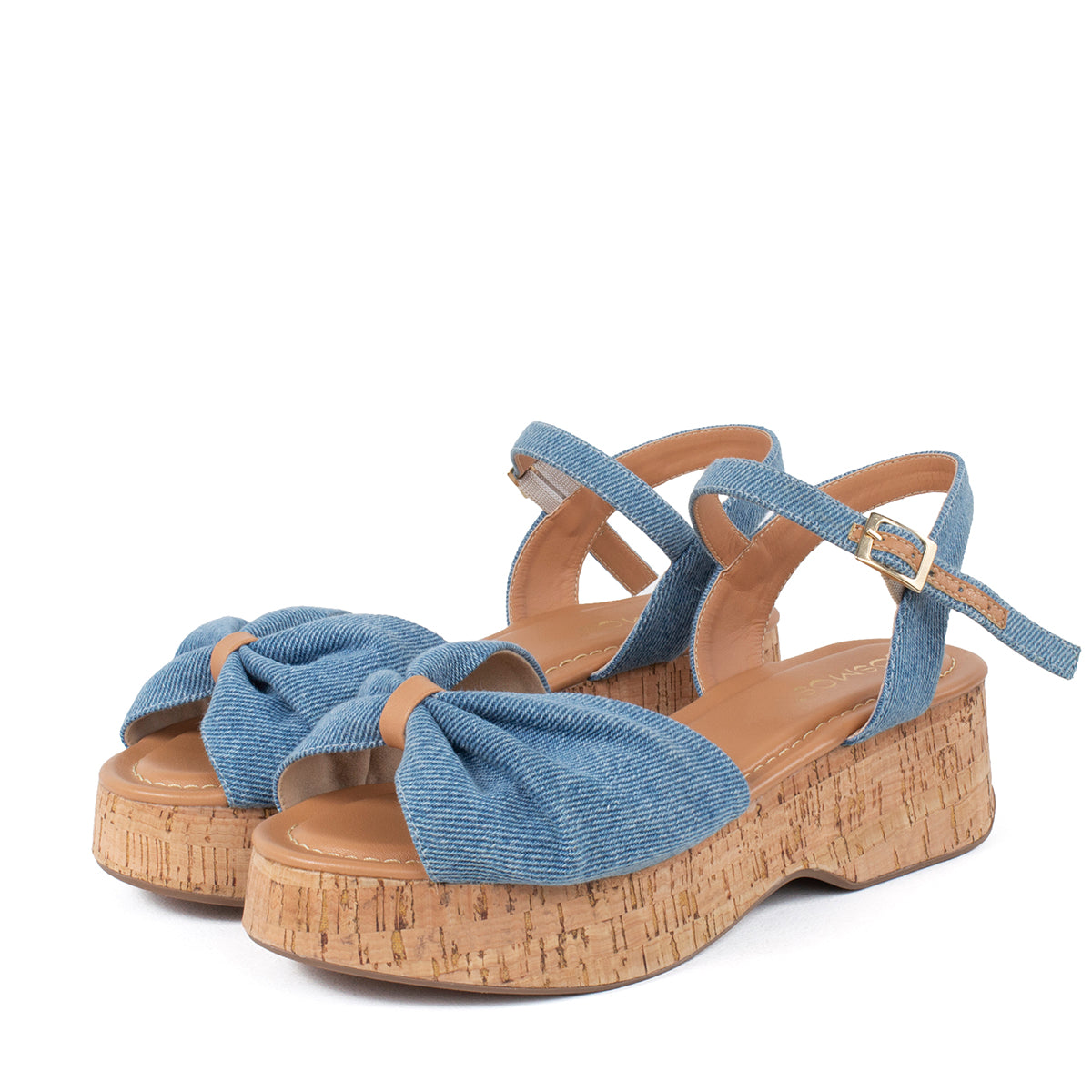 Sandalia color azul denim con correa