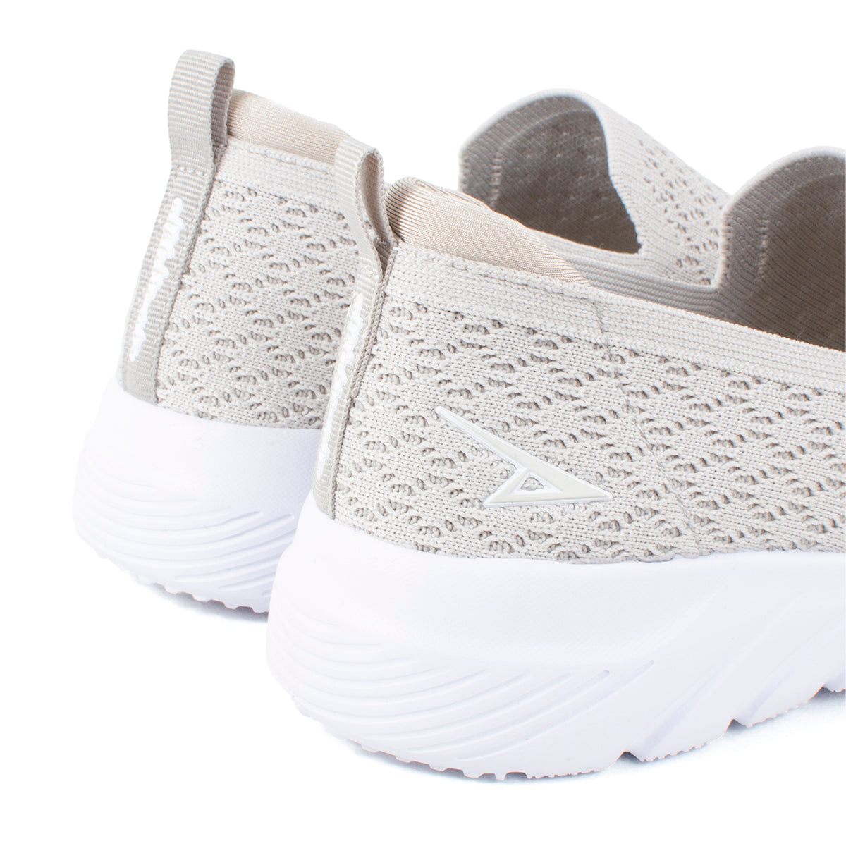 Tenis deportivos color beige texturizado