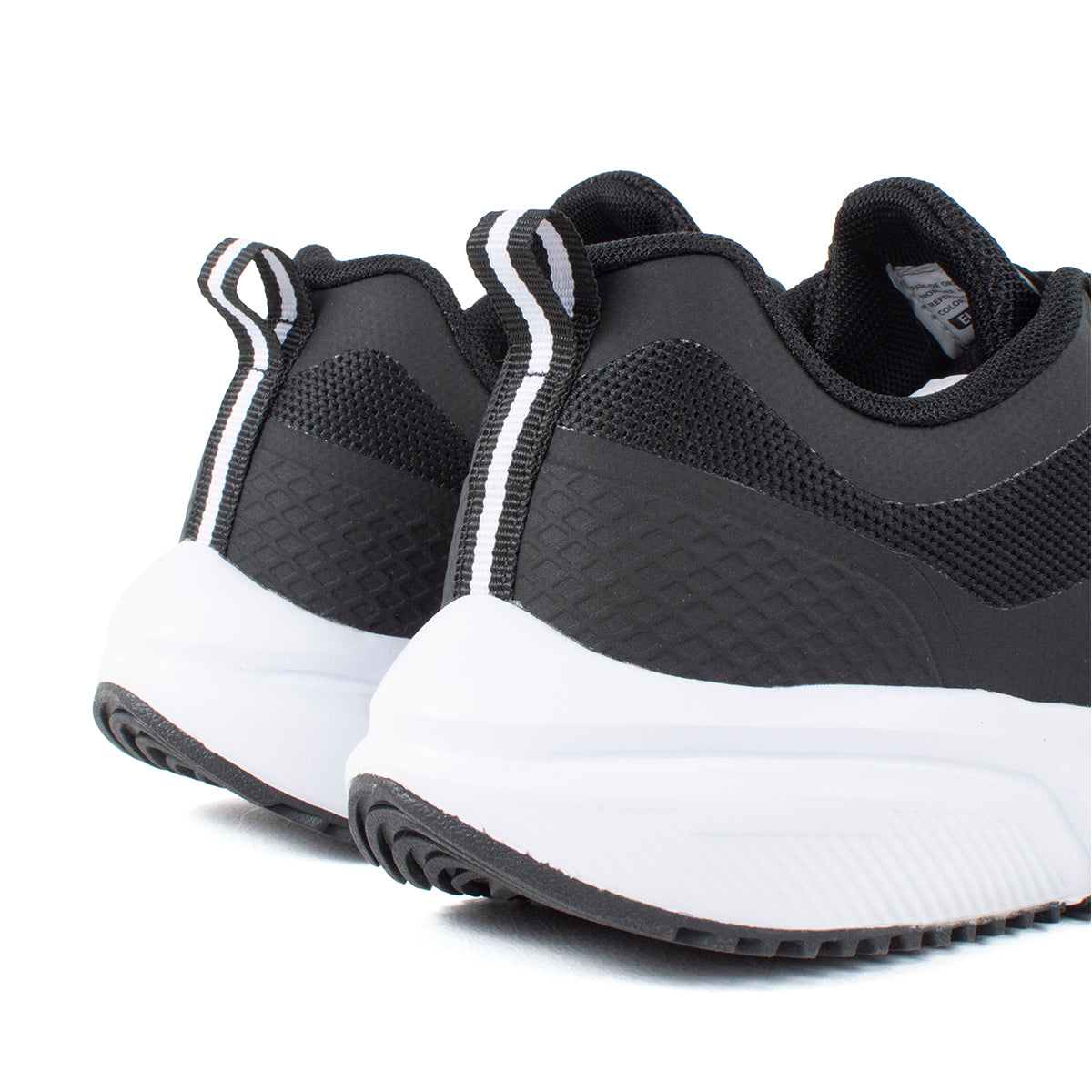 Tenis deportivos color negro malla tejida