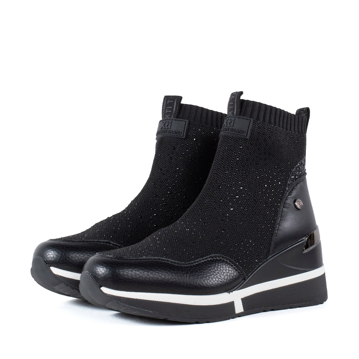 Botines deportivos color negro con plataforma y tejido textil