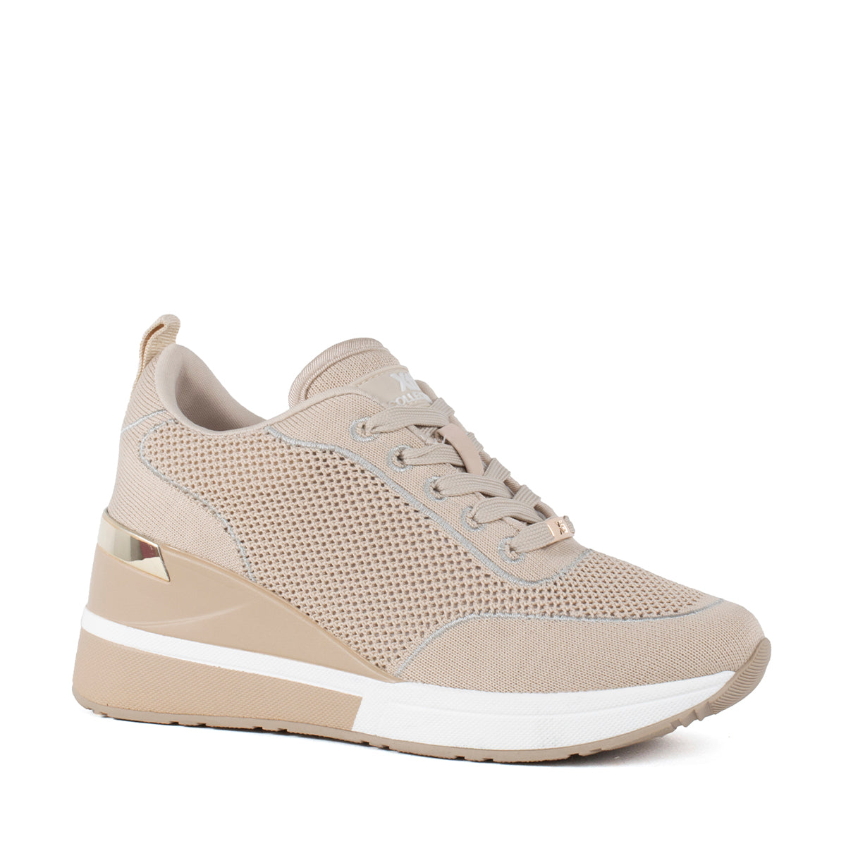 Tenis casuales color beige con malla tejida