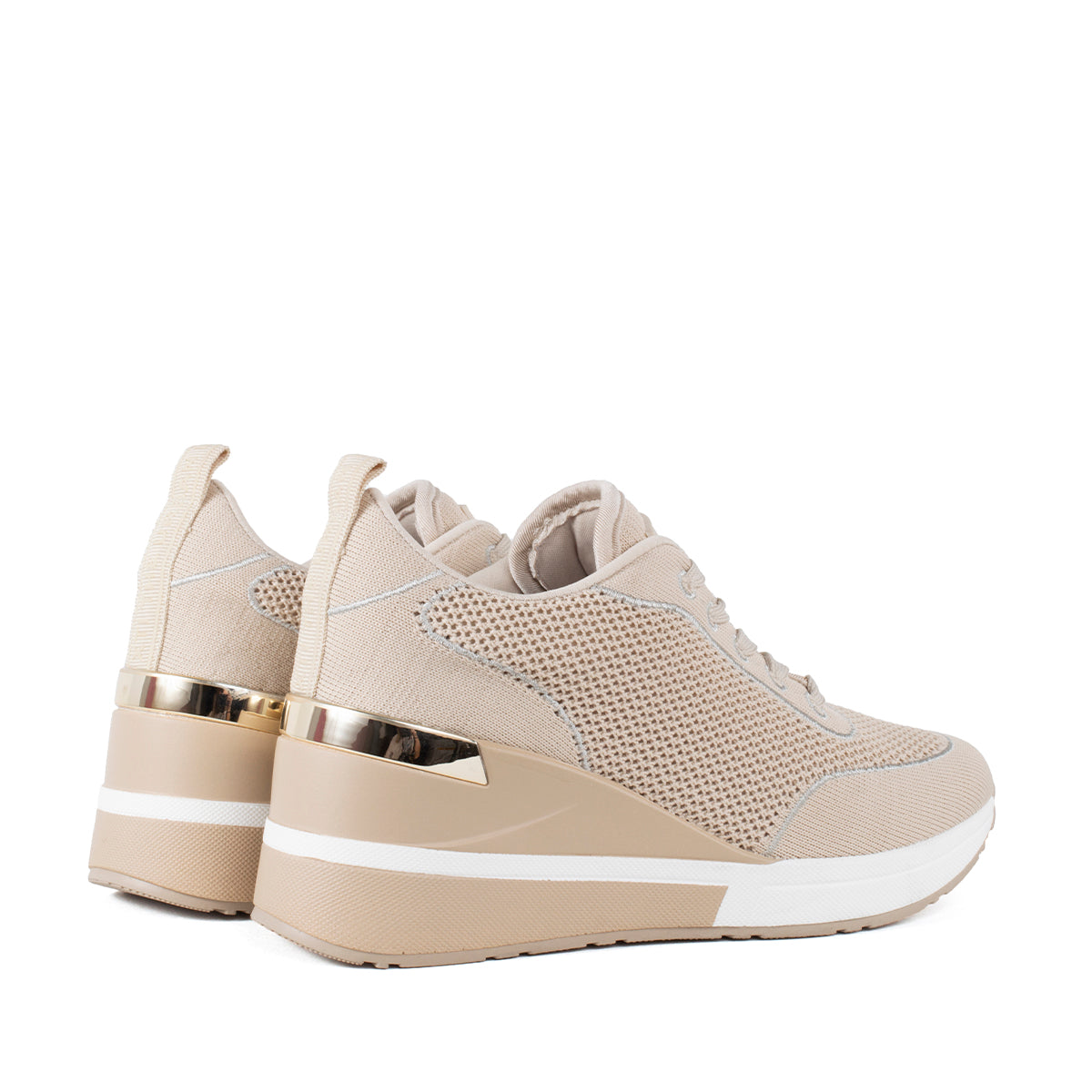 Tenis casuales color beige con malla tejida