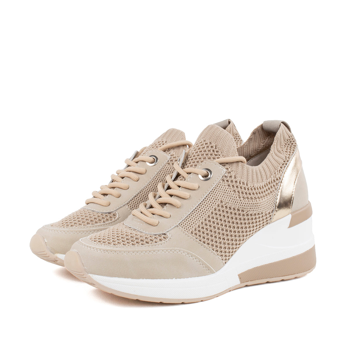 Tenis deportivos color beige malla tejida y con plataforma
