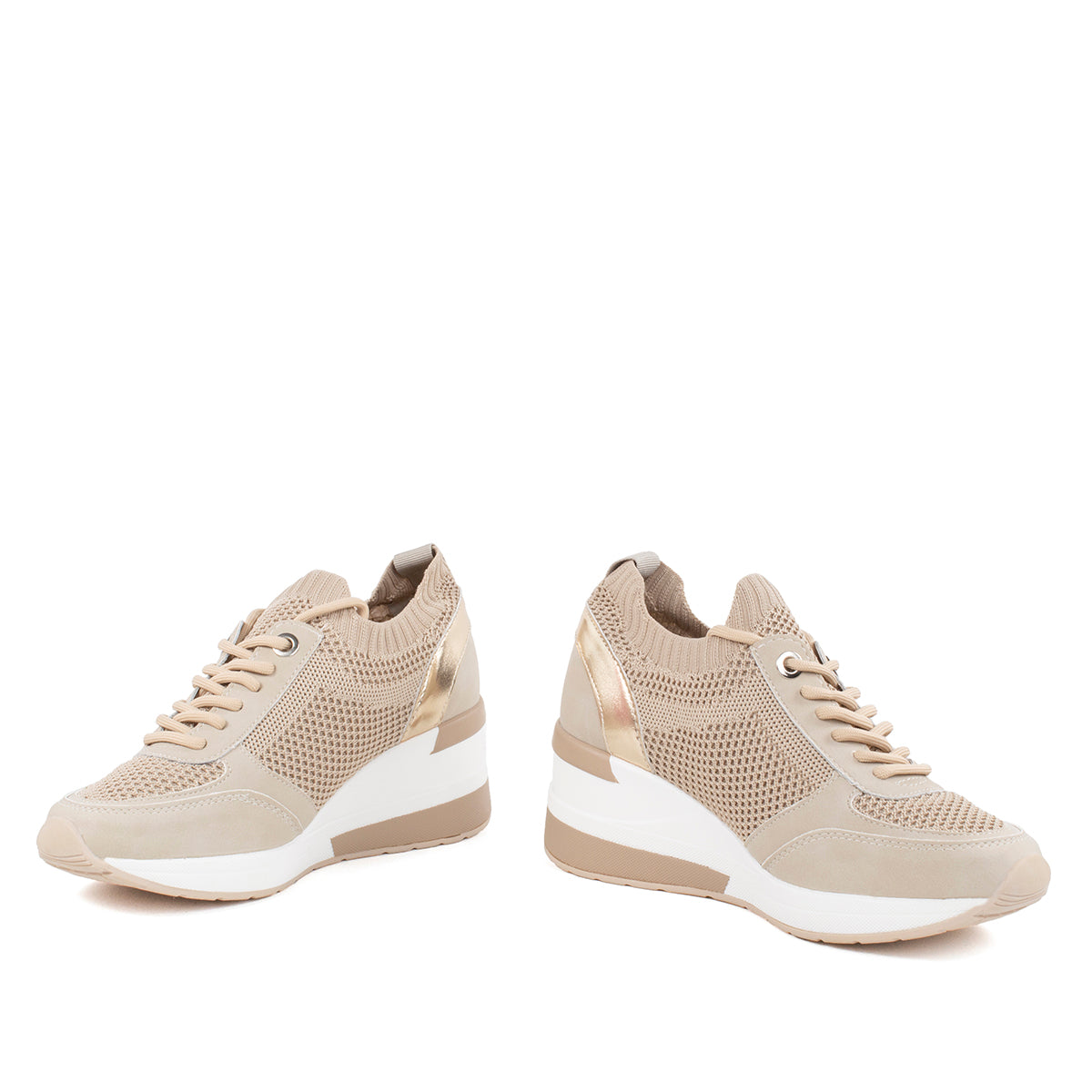 Tenis deportivos color beige malla tejida y con plataforma