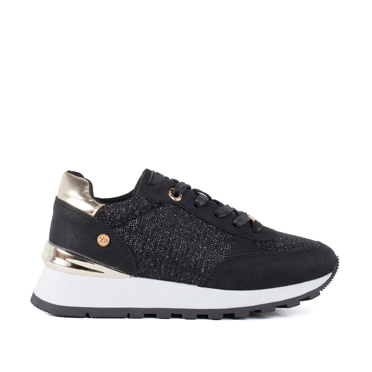 Tenis casuales color negro con malla textil y plataforma