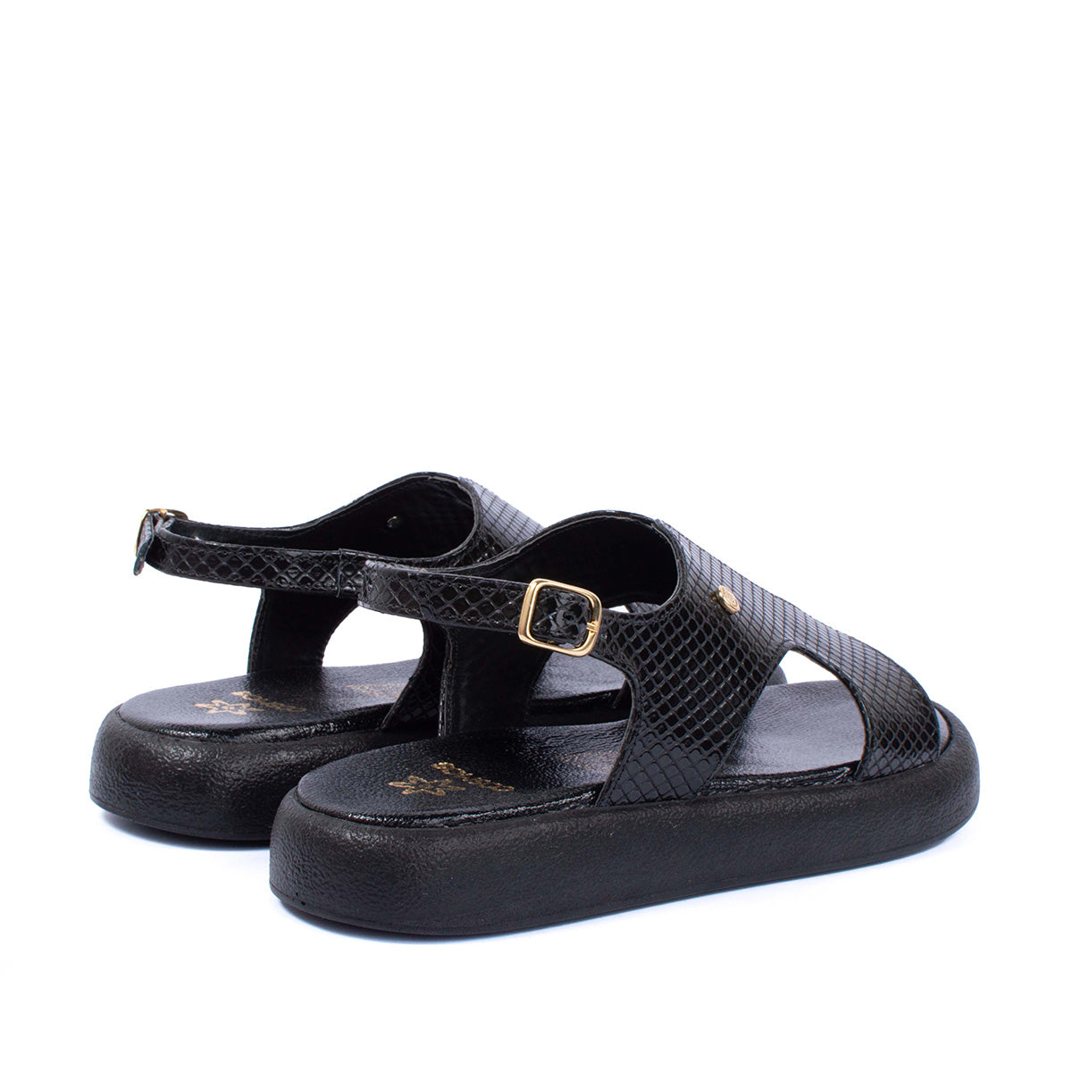 Sandalias planas en cuero color negro con textura tipo croco 104074