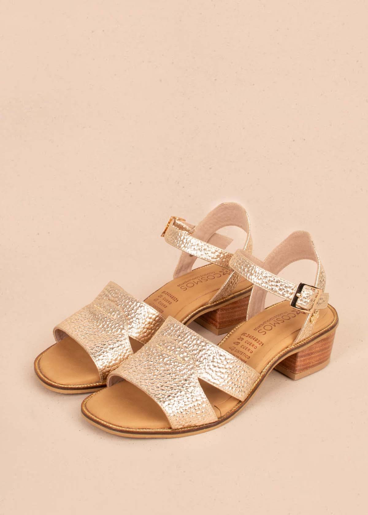Sandalias altas en cuero color champaña con textura croco 104368