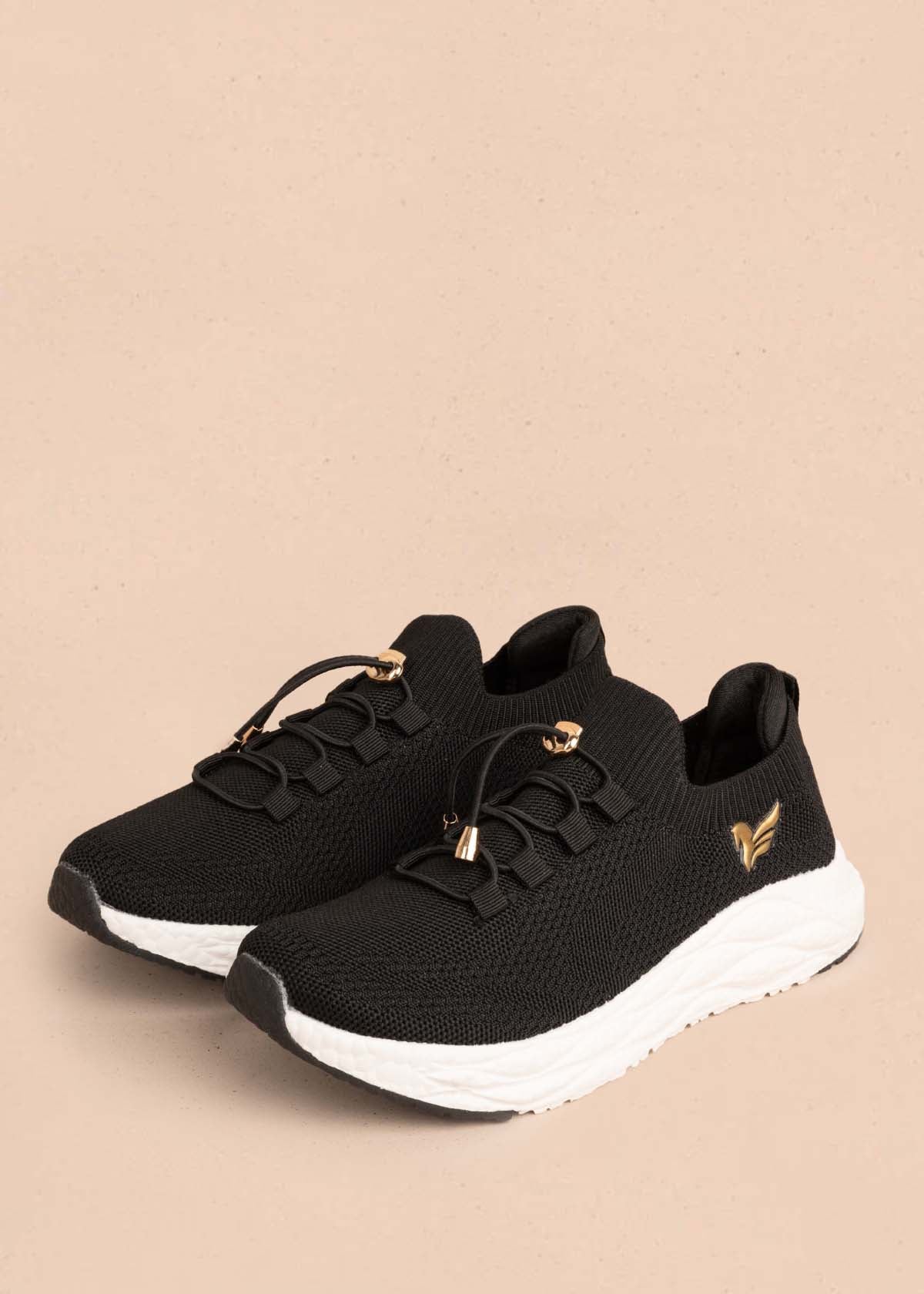 Tenis deportivos color negro con blanco con malla tejida 104731