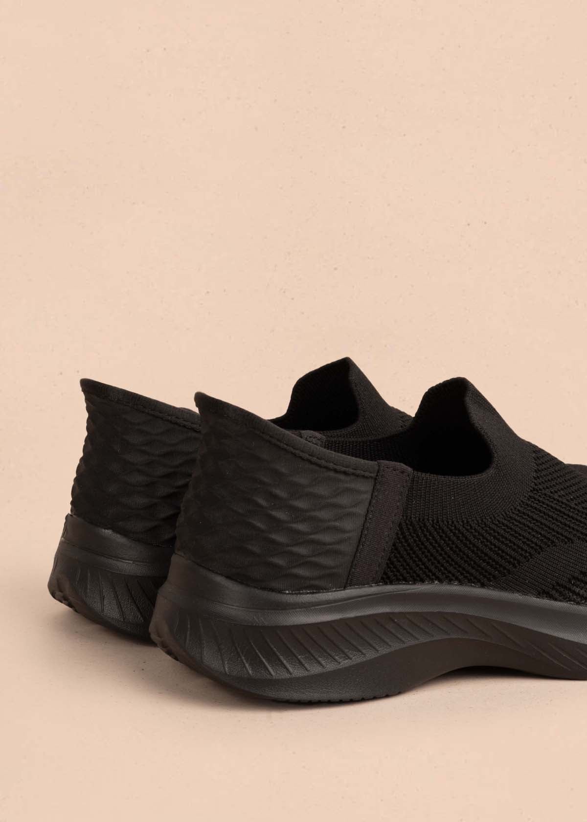 Tenis deportivos color negro con malla tejida 104732