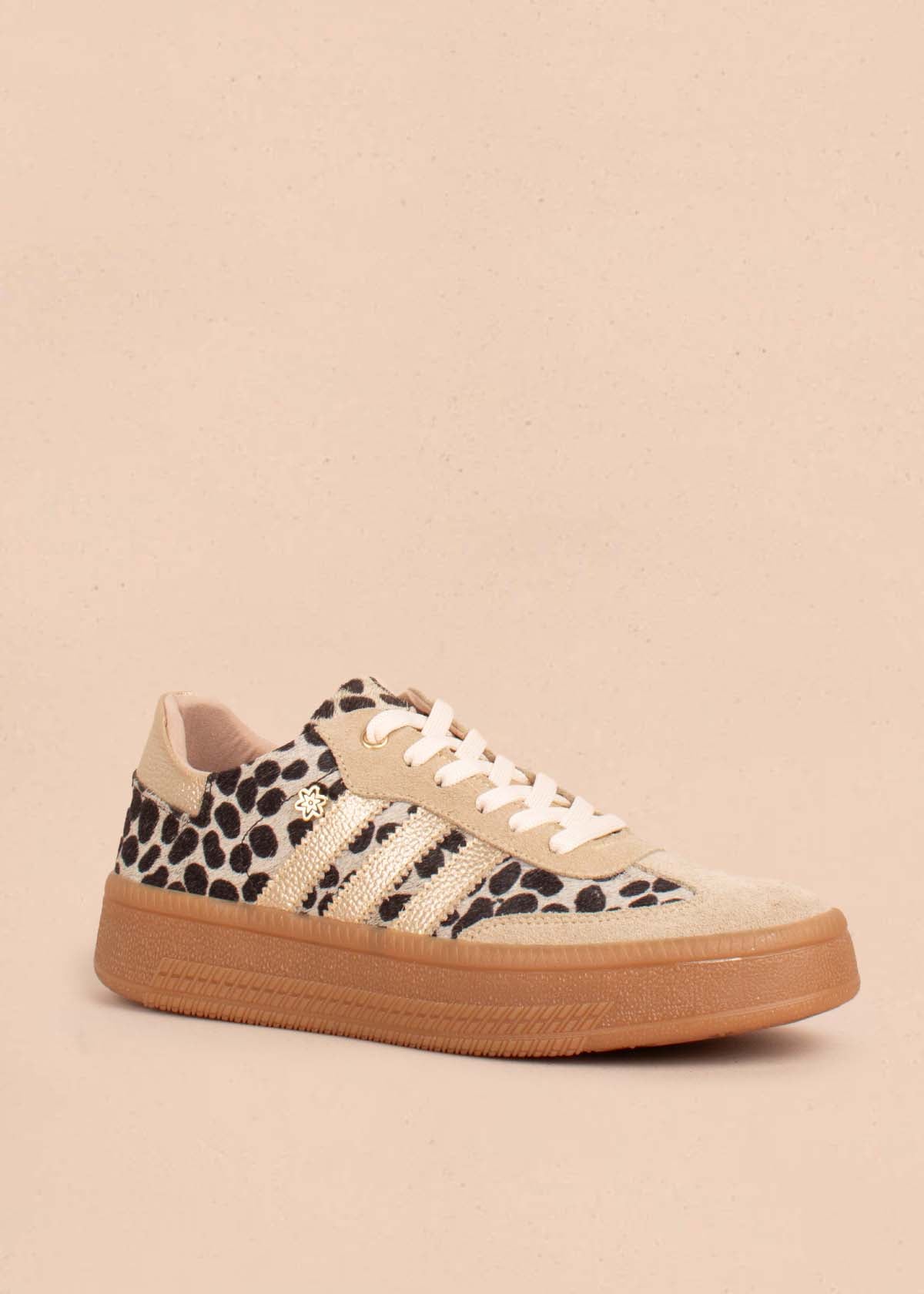 Tenis casuales en cuero con pelo color animal print 104740