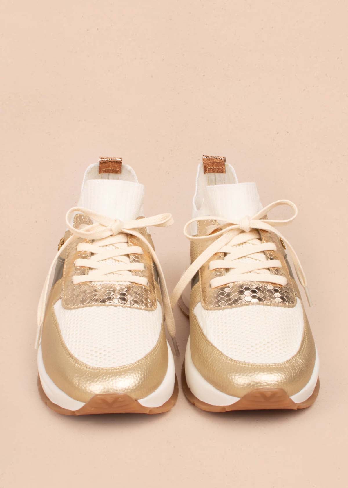 Tenis casuales en cuero color champaña 104769